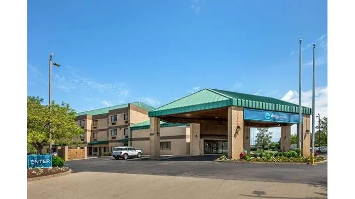 Clarion Pointe Louisville East 4