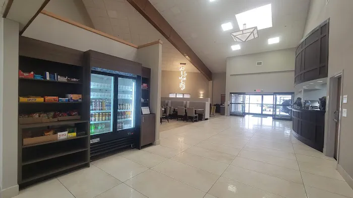 Clarion Pointe Louisville East 4