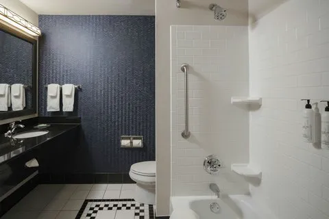 Fairfield Inn & Suites Louisville East 4