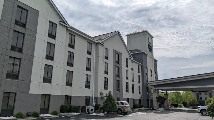 Holiday Inn Express & Suites Louisville East 4