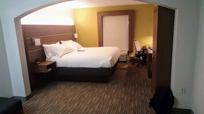 Holiday Inn Express & Suites Louisville East 4