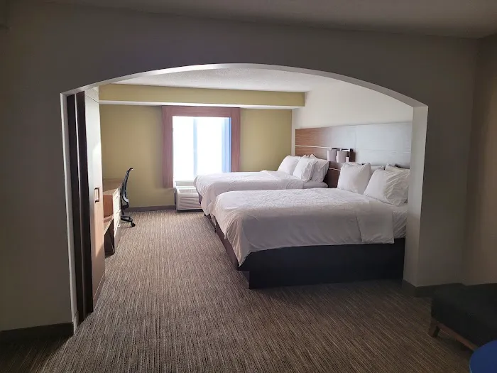 Holiday Inn Express & Suites Louisville East 4