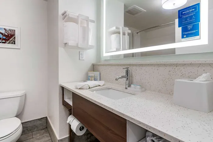 Hampton Inn & Suites Louisville East 4