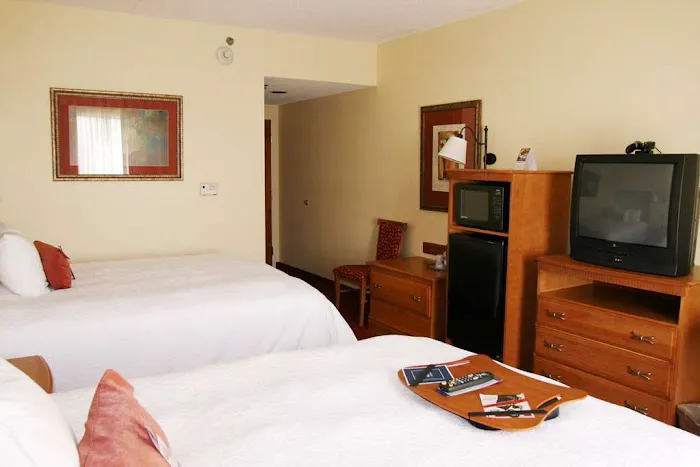 Hampton Inn & Suites Louisville East 4