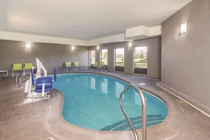 La Quinta Inn & Suites by Wyndham Louisville East 4