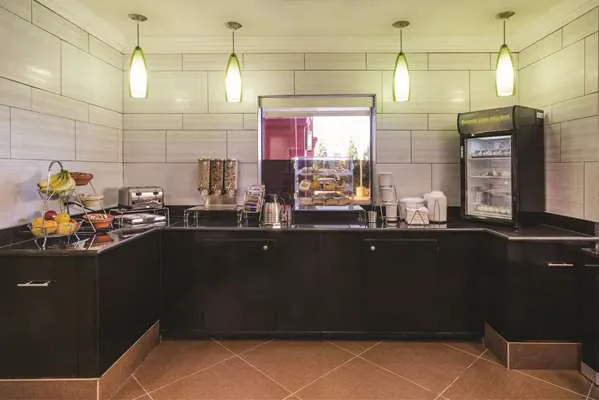La Quinta Inn & Suites by Wyndham Louisville East 4