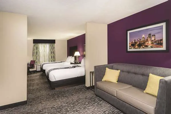 La Quinta Inn & Suites by Wyndham Louisville East 4