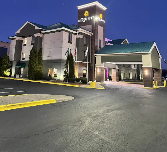 La Quinta Inn & Suites by Wyndham Louisville East 4