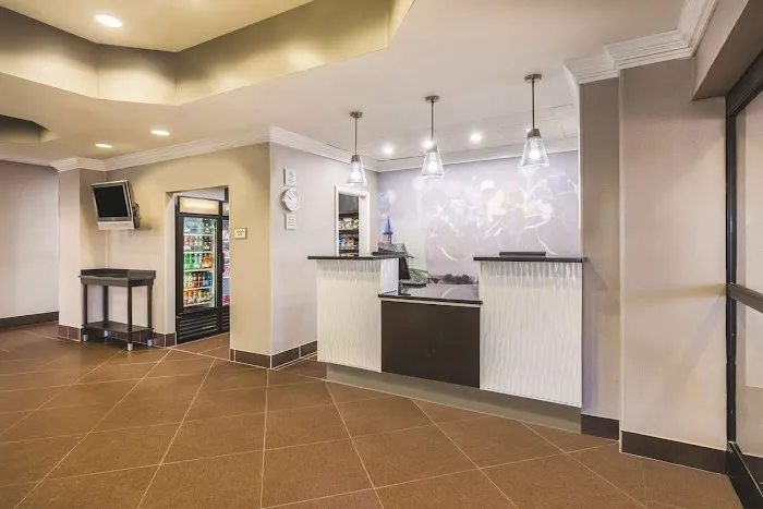 La Quinta Inn & Suites by Wyndham Louisville East 4