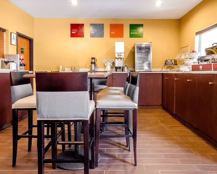 Comfort Suites Louisville East 4