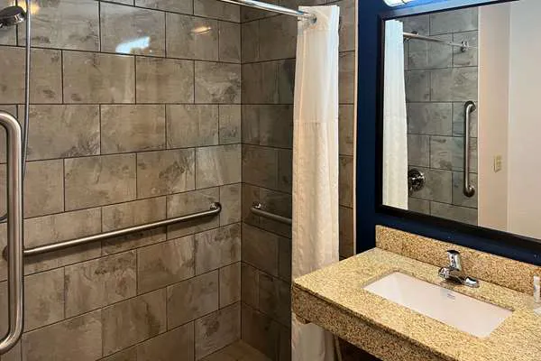 Comfort Suites Louisville East 4