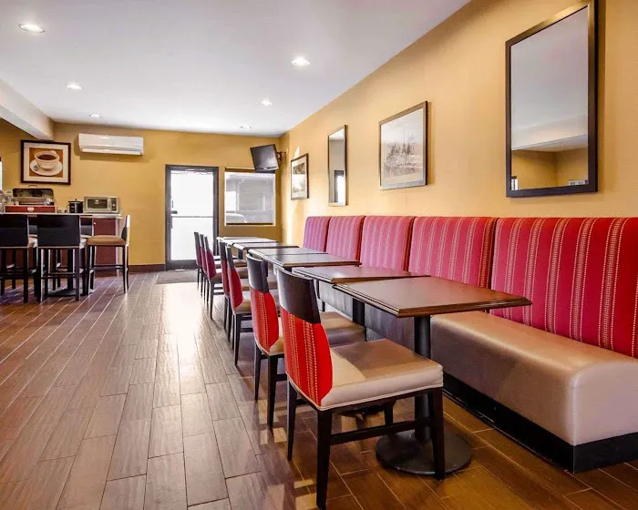 Comfort Suites Louisville East 4