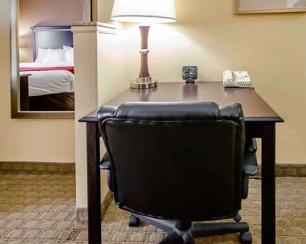 Comfort Suites Louisville East 4