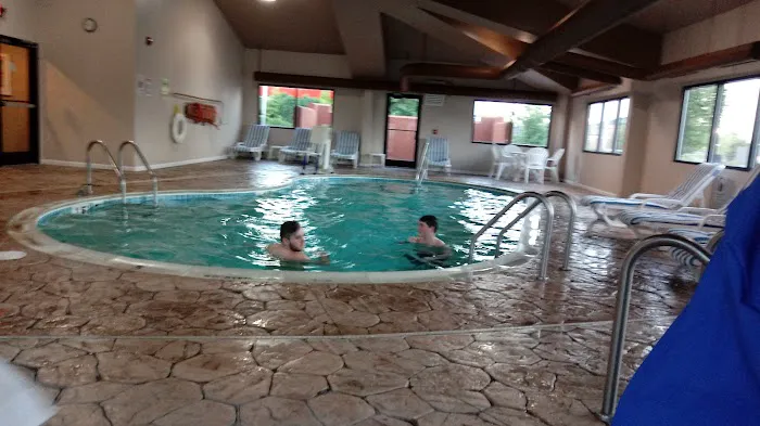 Comfort Suites Louisville East 4