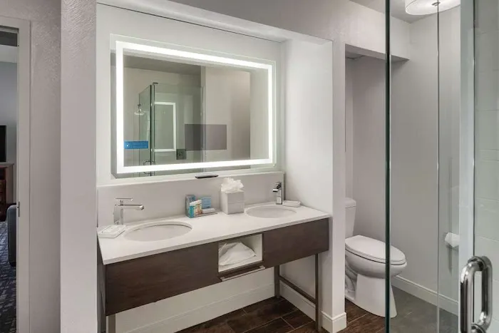 Hampton Inn Louisville-Northeast 4