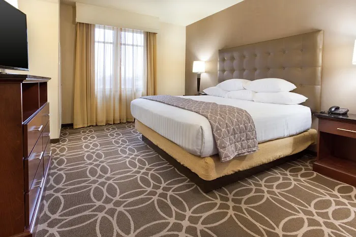 Drury Inn & Suites Louisville North 4