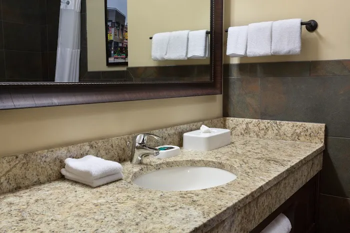 Drury Inn & Suites Louisville North 4