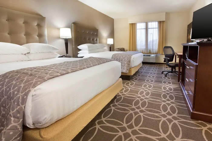 Drury Inn & Suites Louisville North 4