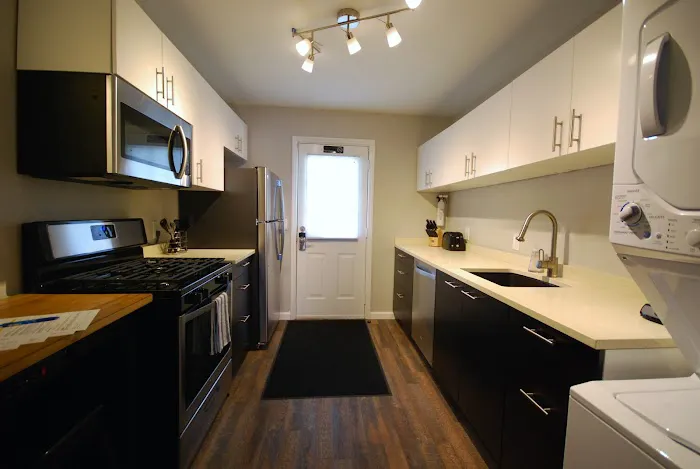 Brookwood Courtyard Furnished Short-Term Condominiums / Corporate Apartments / Vacation Rentals 5