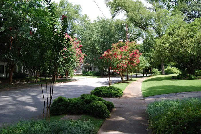 Brookwood Courtyard Furnished Short-Term Condominiums / Corporate Apartments / Vacation Rentals 5