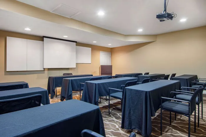 Quality Suites Atlanta Buckhead Village North 5