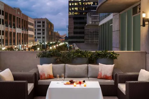Twelve Midtown, Autograph Collection 5
