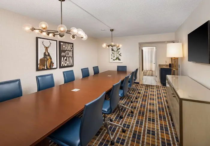 Embassy Suites by Hilton Atlanta Buckhead 5