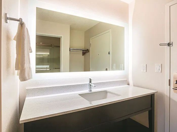 La Quinta Inn & Suites by Wyndham Atlanta Midtown - Buckhead 5