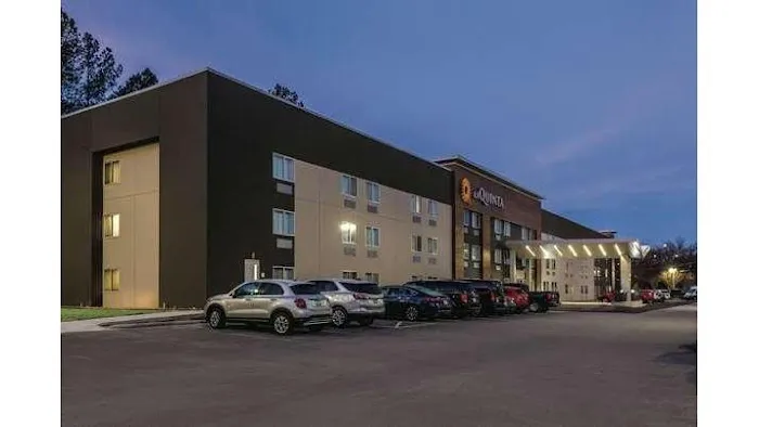 La Quinta Inn & Suites by Wyndham Atlanta Midtown - Buckhead 5