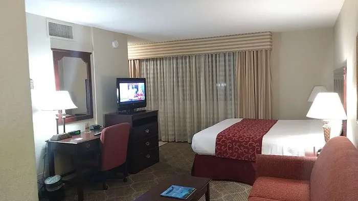 Regency Suites Hotel 5