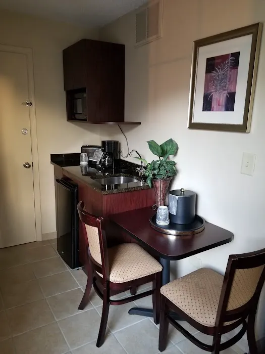Regency Suites Hotel 5