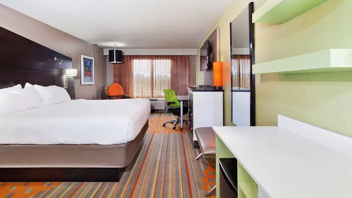Holiday Inn Express Atlanta Galleria-Ballpark Area by IHG 4