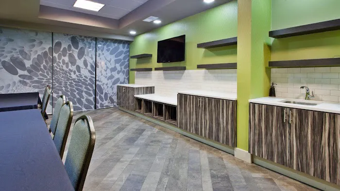 Holiday Inn Express Atlanta Galleria-Ballpark Area by IHG 4