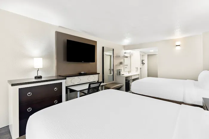 Holiday Inn Express Atlanta Galleria-Ballpark Area by IHG 4