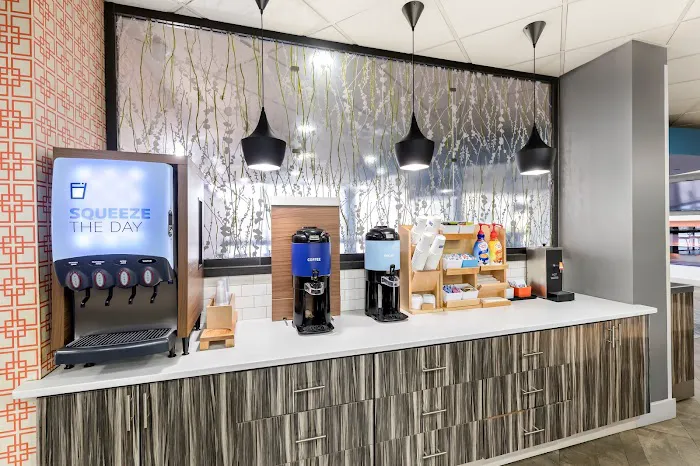 Holiday Inn Express Atlanta Galleria-Ballpark Area by IHG 4