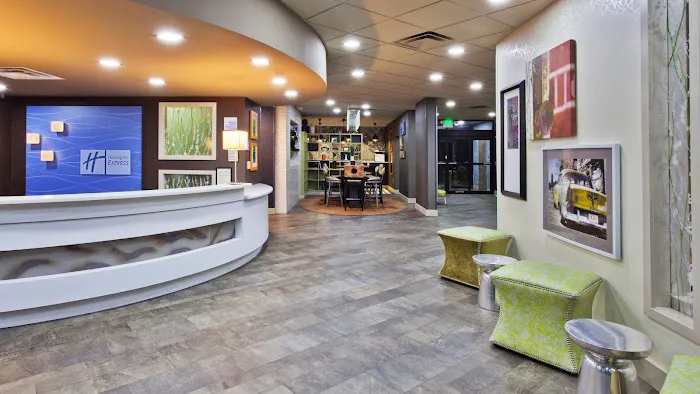 Holiday Inn Express Atlanta Galleria-Ballpark Area by IHG 4