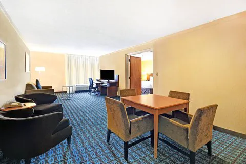 Fairfield Inn & Suites Atlanta Vinings/Galleria 5