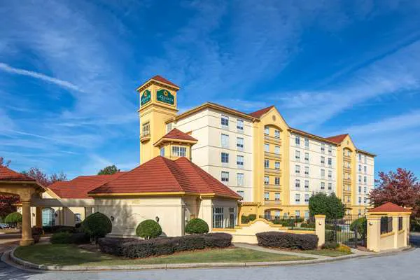 La Quinta Inn & Suites by Wyndham Atlanta Ballpark/Galleria 5