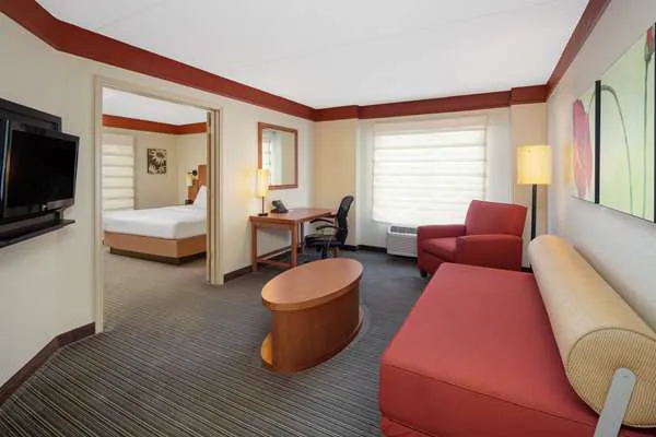 La Quinta Inn & Suites by Wyndham Atlanta Ballpark/Galleria 5