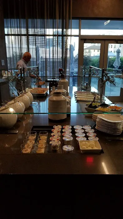 AC Hotel Atlanta Buckhead at Phipps Plaza 5
