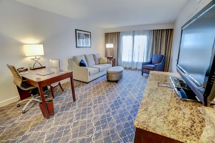 Doubletree Suites by Hilton at The Battery Atlanta 4