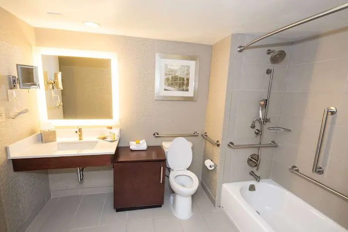 Doubletree Suites by Hilton at The Battery Atlanta 4
