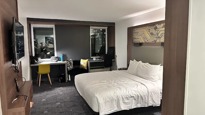 Aloft Atlanta Downtown 5