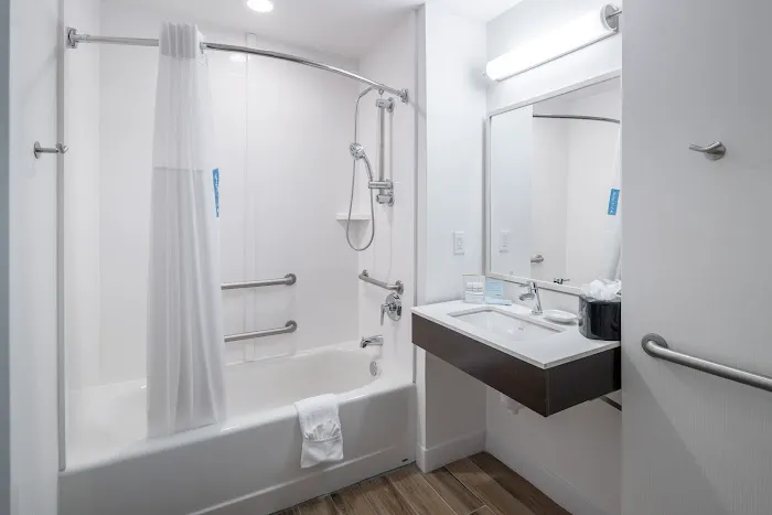 Hampton Inn & Suites Atlanta-Downtown 5