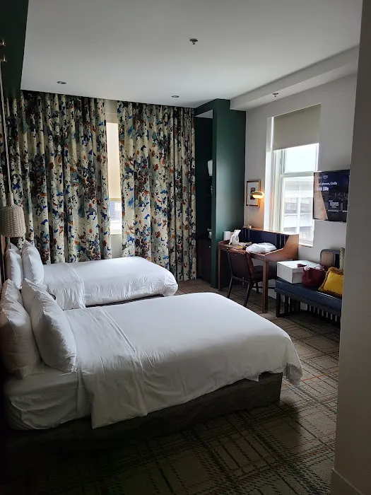 Glenn Hotel, Autograph Collection 5