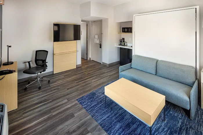 Holiday Inn Express & Suites Atlanta Downtown by IHG 5