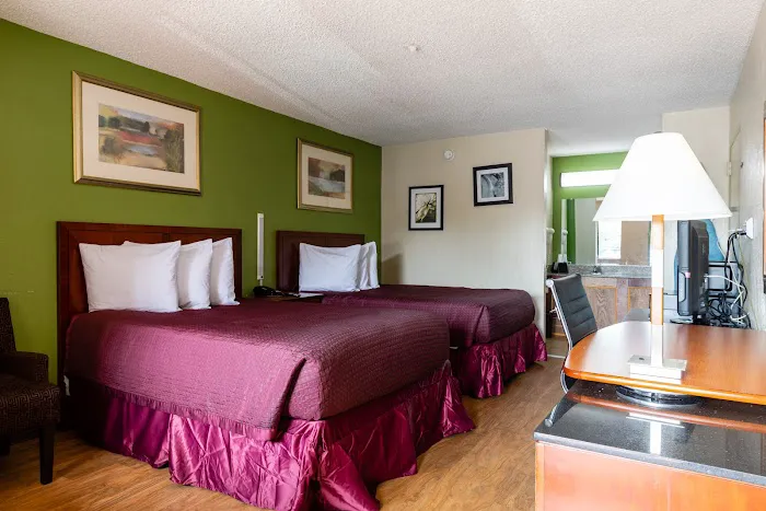 Country Hearth Inn & Suites Marietta 5