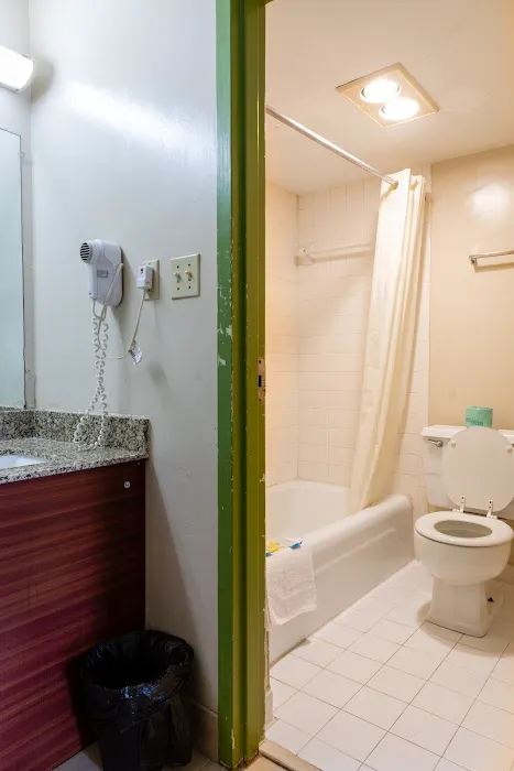 Country Hearth Inn & Suites Marietta 5