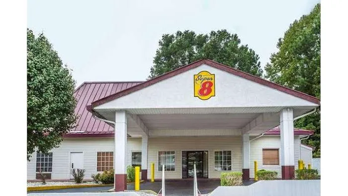 Super 8 by Wyndham Atlanta Northeast GA 4