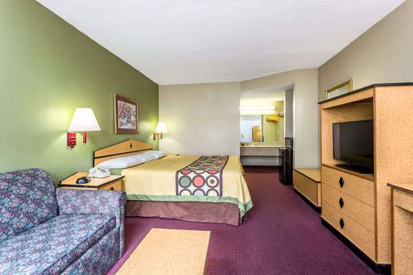 Super 8 by Wyndham Atlanta Northeast GA 4